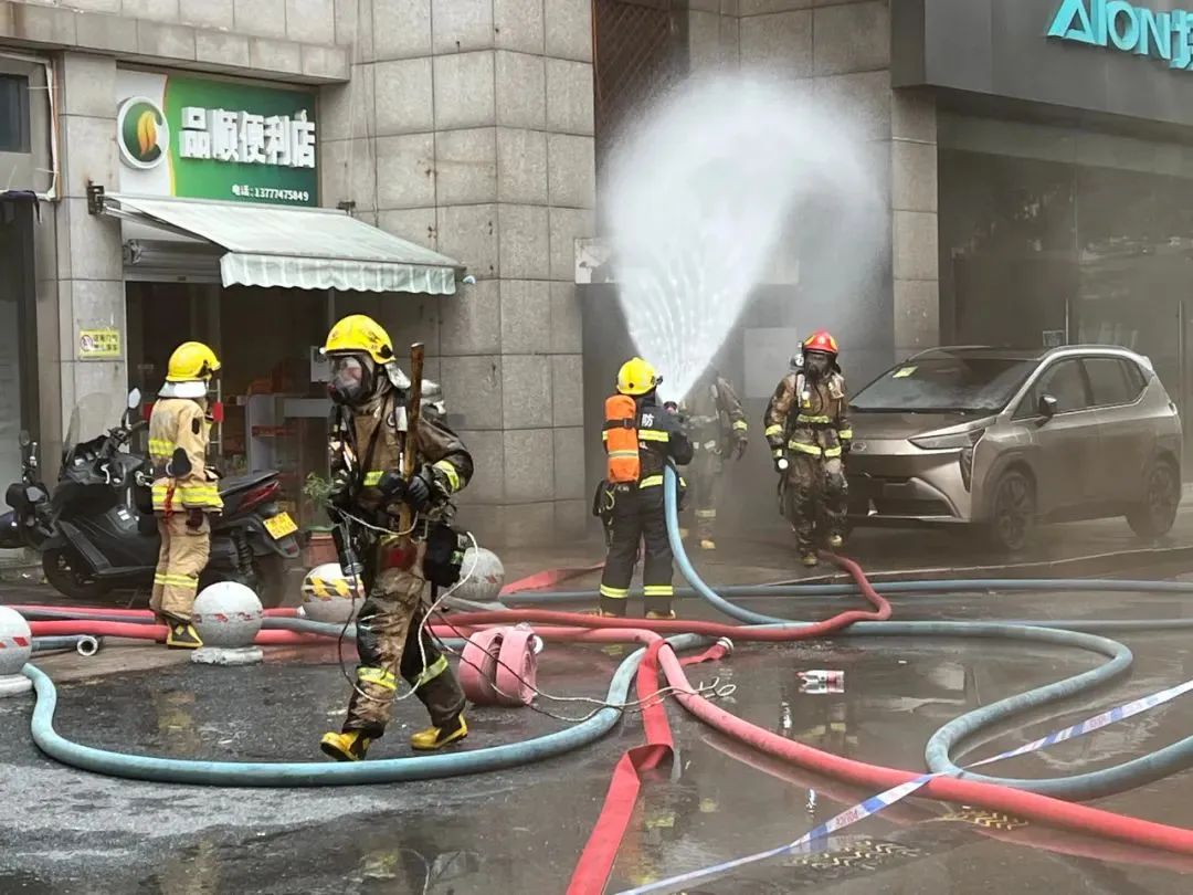 武汉百年老建筑遭遇火灾 事故原因已查明 - 精选轮播图 - 新湖南